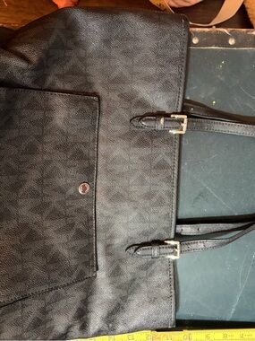Michael Kors Jet Set Travel Tote (Black/Gray Signature) Great condition..clean!
